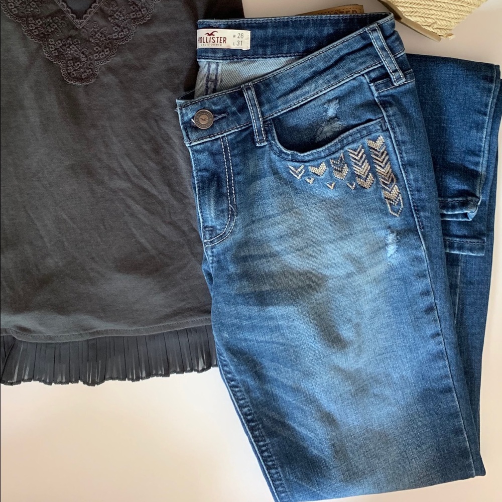 Hollister Jeans Size 3R with Design on top